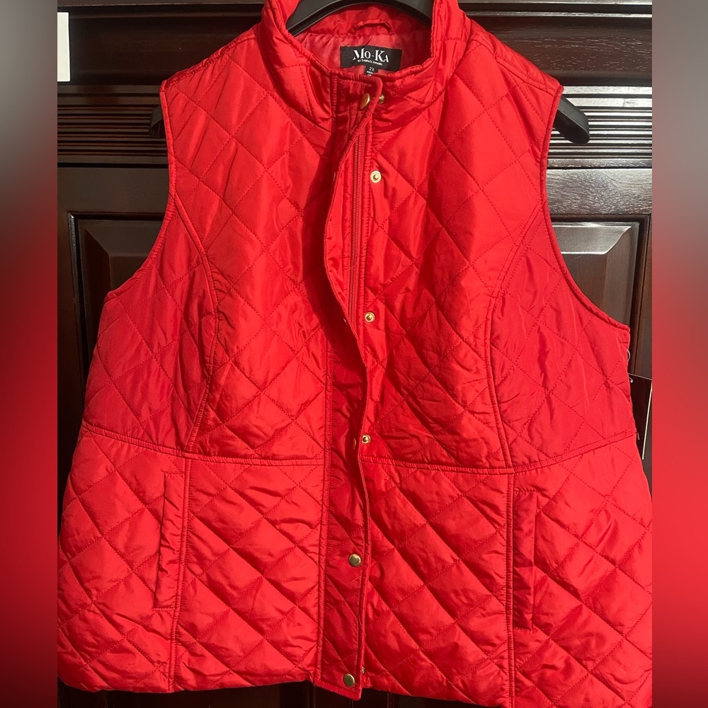 Women’s red Mo-KA puffer vest in red, new with tags, size 2X